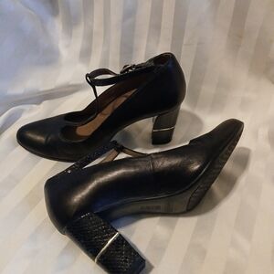 Aerosoles Black Leather T-strap Salsa Heels Xlnt 5.5